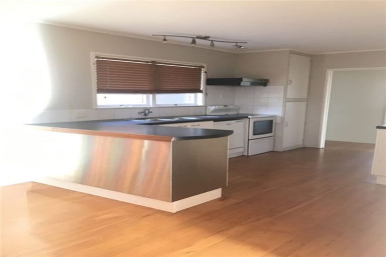 Photo of property in 450 Don Buck Road, Massey, Auckland, 0614