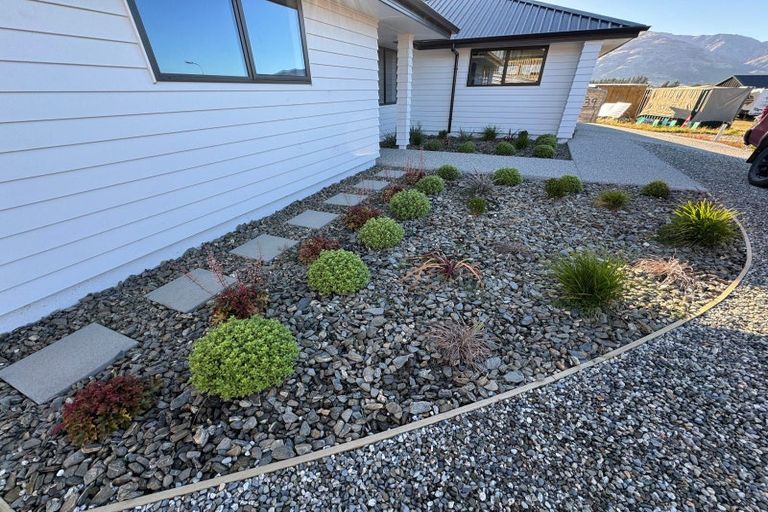 Photo of property in 37 Tomtit Crescent, Lake Hawea, 9382