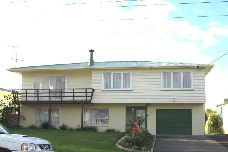 Photo of property in 14 Woodford Avenue, Henderson, Auckland, 0610