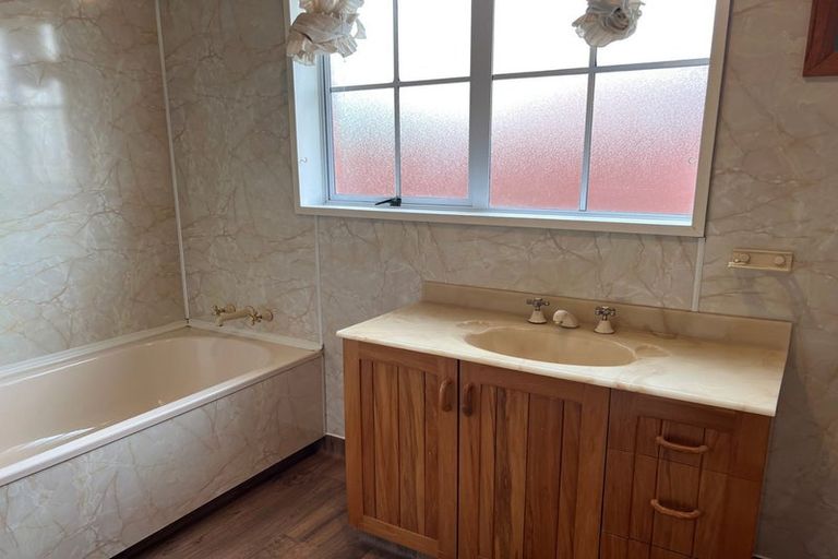 Photo of property in 18 Geraldo Place, Russley, Christchurch, 8042