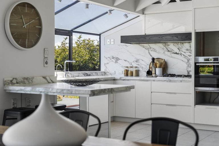 Photo of property in 2/7 Orchard Road, Browns Bay, Auckland, 0630