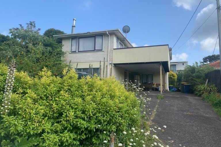 Photo of property in 727 Swanson Road, Swanson, Auckland, 0612