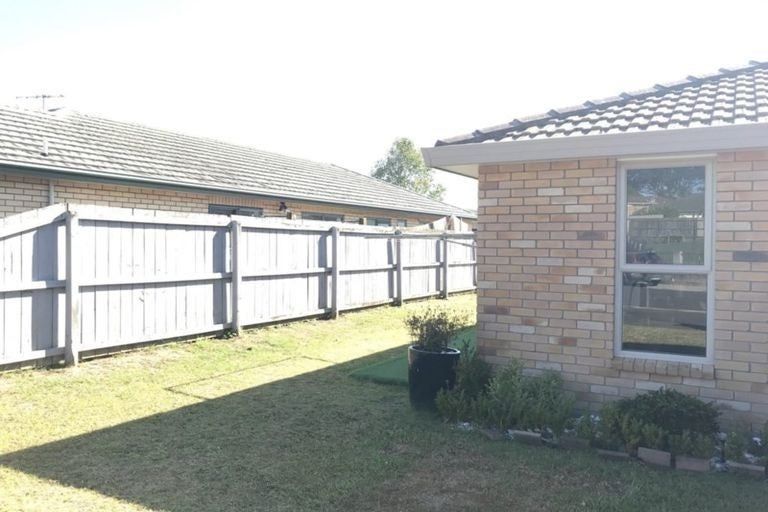 Photo of property in 48 Castlefinn Drive, Weymouth, Auckland, 2103
