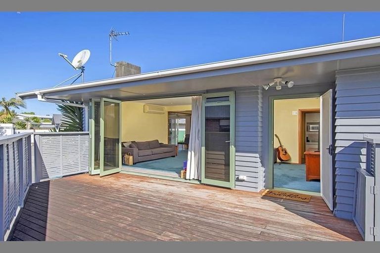 Photo of property in 85 Gloria Avenue, Te Atatu Peninsula, Auckland, 0610