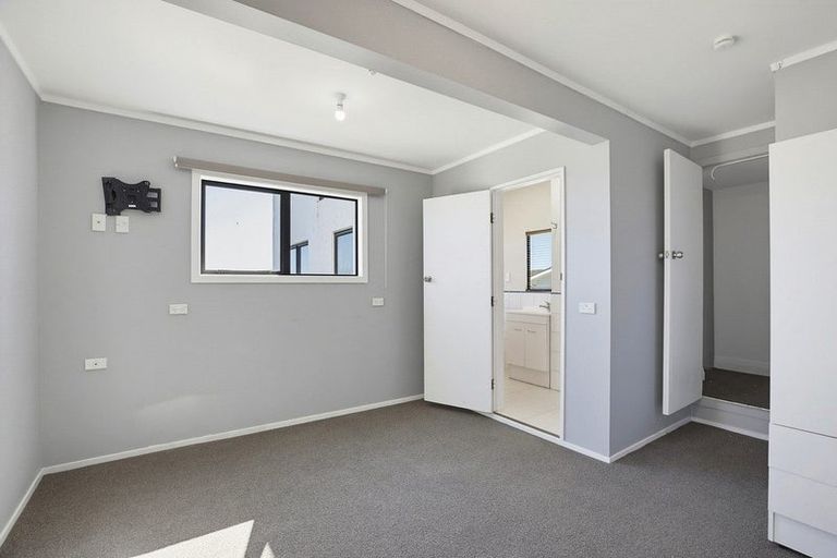 Photo of property in 27 Eskdale Road, Papakowhai, Porirua, 5024