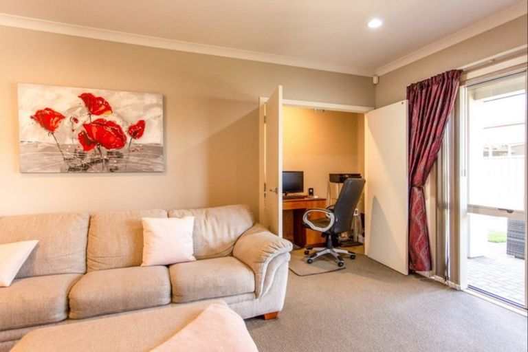 Photo of property in 14 Palliser Place, Poraiti, Napier, 4112