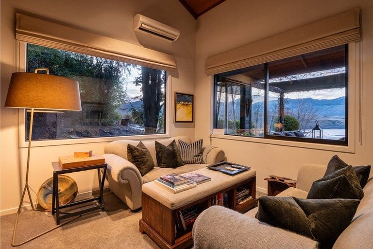 Photo of property in 12 Alfred Duncan Drive, Lake Hayes, Queenstown, 9371