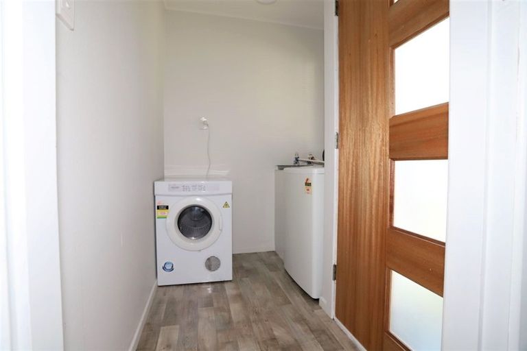 Photo of property in 8 Fyson Place, Hawera, 4610