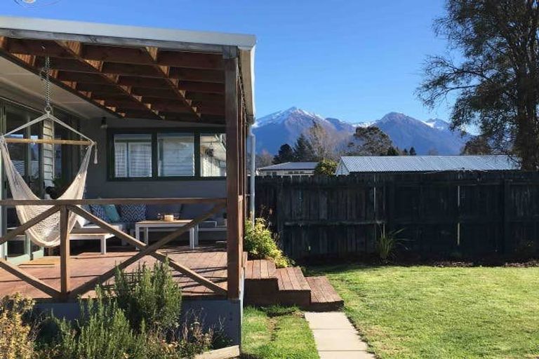 Photo of property in 6 Mararoa Drive, Manapouri, 9679