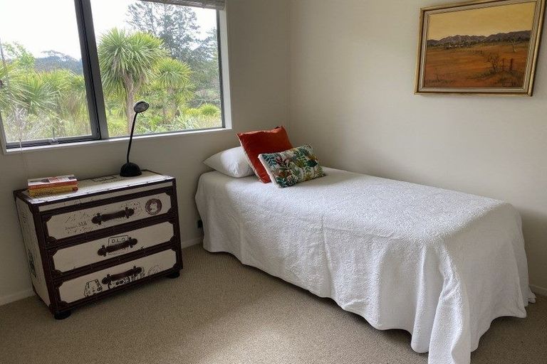 Photo of property in 52 English Oak Drive, Schnapper Rock, Auckland, 0632