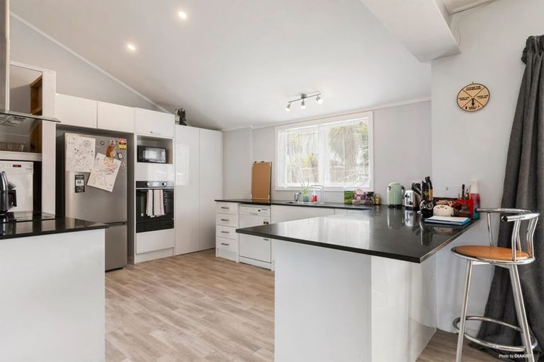 Photo of property in 11 Elm Street, Waiuku, 2123