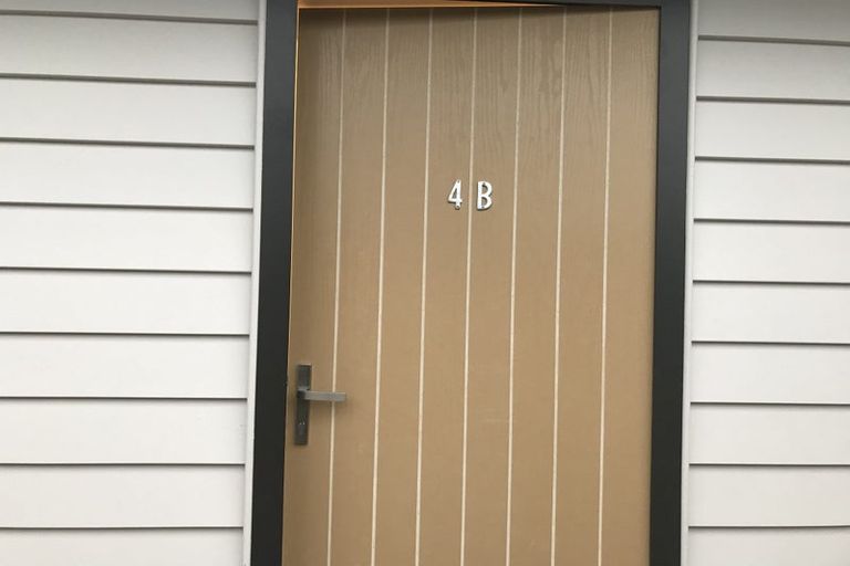 Photo of property in 4b Wattle Road, Sunnyvale, Auckland, 0612