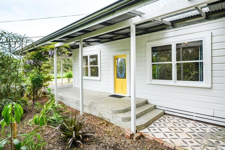 Photo of property in 93 Trickers Road, Bulls, 4818