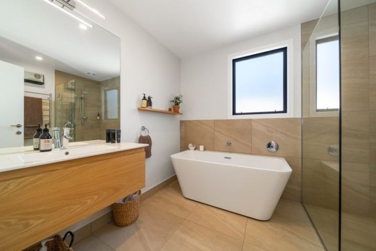 Photo of property in 40 Mcadam Drive, Jacks Point, Queenstown, 9371