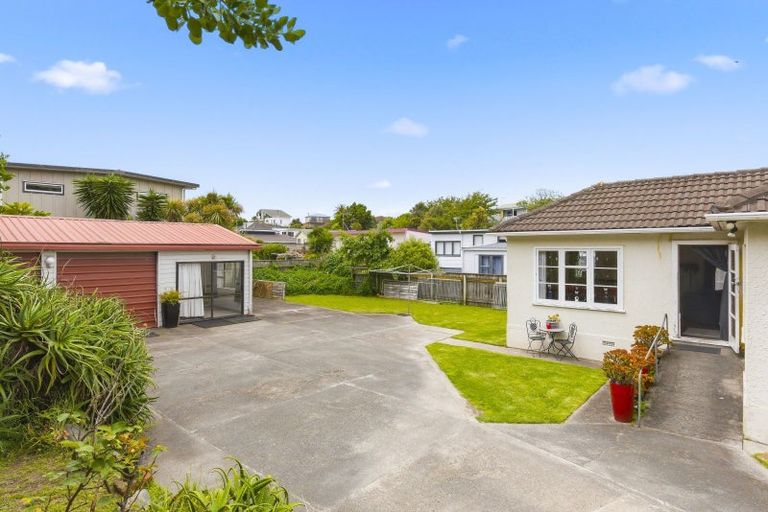 Photo of property in 13 Rua Road, Paraparaumu Beach, Paraparaumu, 5032