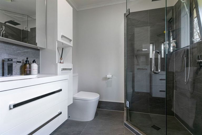 Photo of property in 47 San Marino Drive West, Henderson, Auckland, 0612