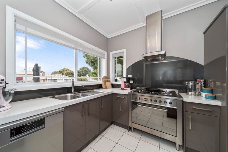 Photo of property in 231 Saint Aubyn Street, New Plymouth, 4310