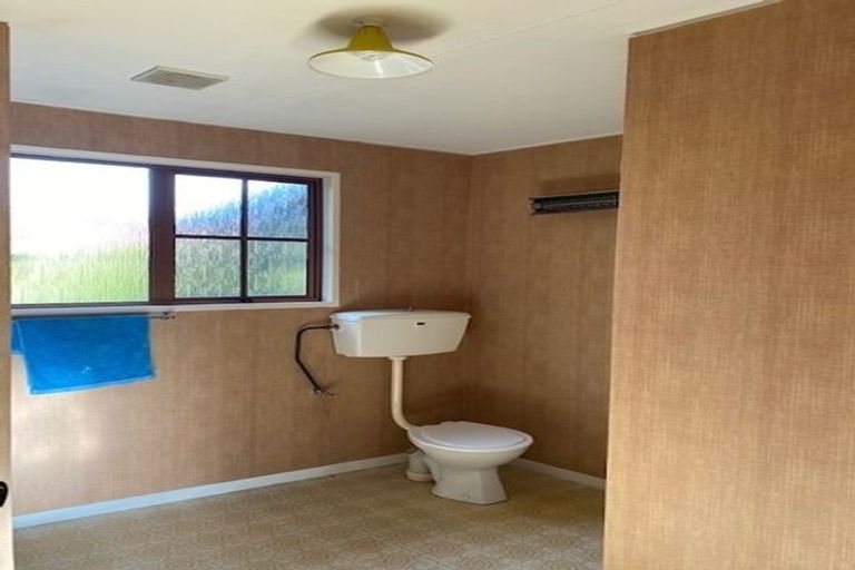 Photo of property in 68 Clifden Highway, Tuatapere, 9691