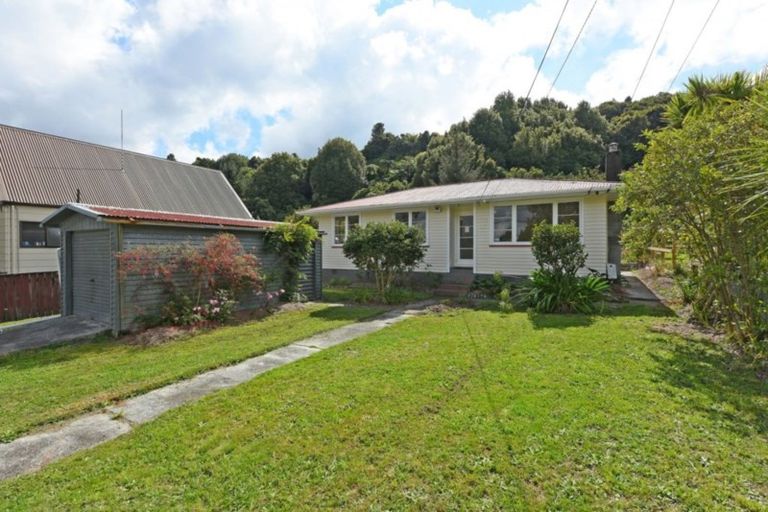 Photo of property in 43 Gillespies Road, Birchville, Upper Hutt, 5018