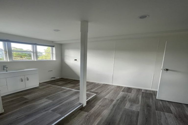 Photo of property in 20 Woodside Road, Massey, Auckland, 0614