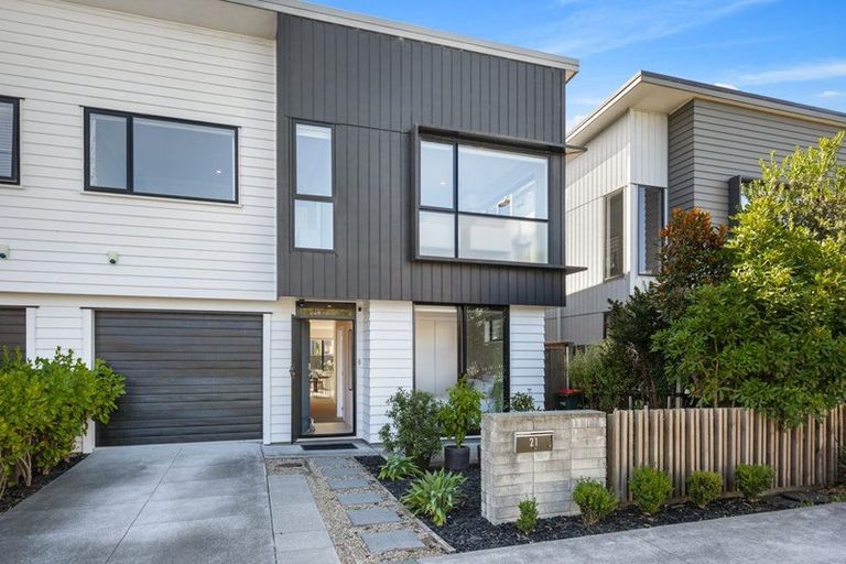 Photo of property in 21 Ian Morrison Road, Hobsonville, Auckland, 0616