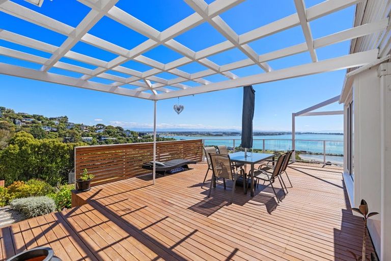 Photo of property in 24 Maffeys Road, Mount Pleasant, Christchurch, 8081