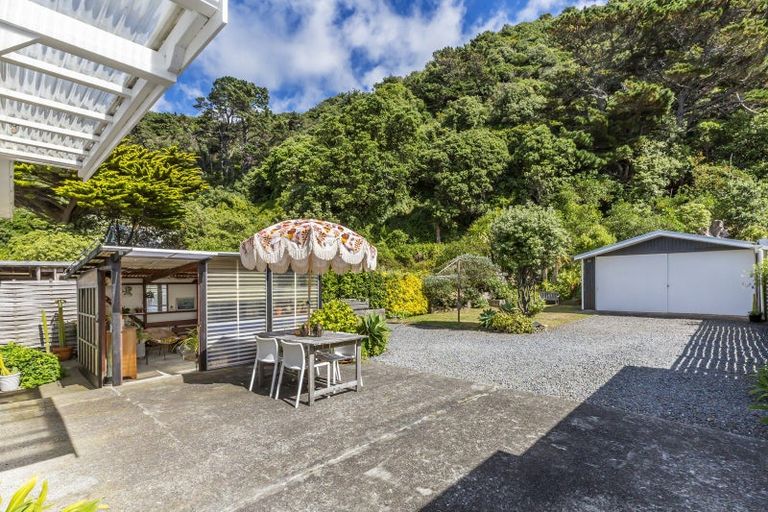 Photo of property in 130 Breaker Bay Road, Breaker Bay, Wellington, 6022