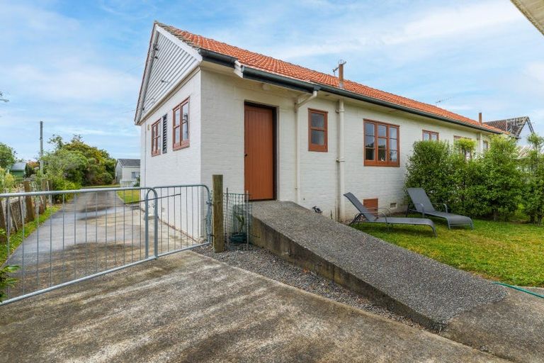 Photo of property in 21 Robert Street, Marton, 4710