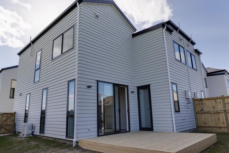 Photo of property in 1/21 Akoranga Drive, Northcote, Auckland, 0627