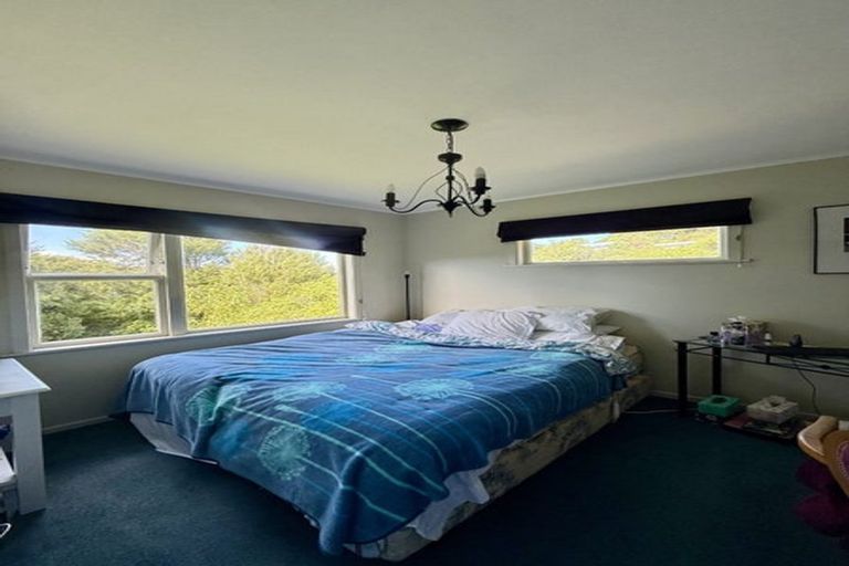 Photo of property in 16 Archbold Street, Newlands, Wellington, 6037