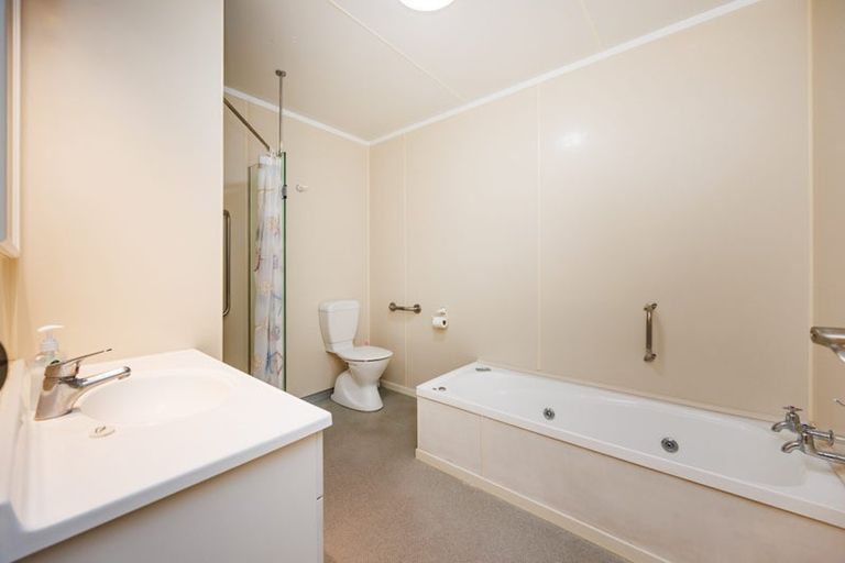 Photo of property in 5 Barnes Court, Roslyn, Palmerston North, 4414
