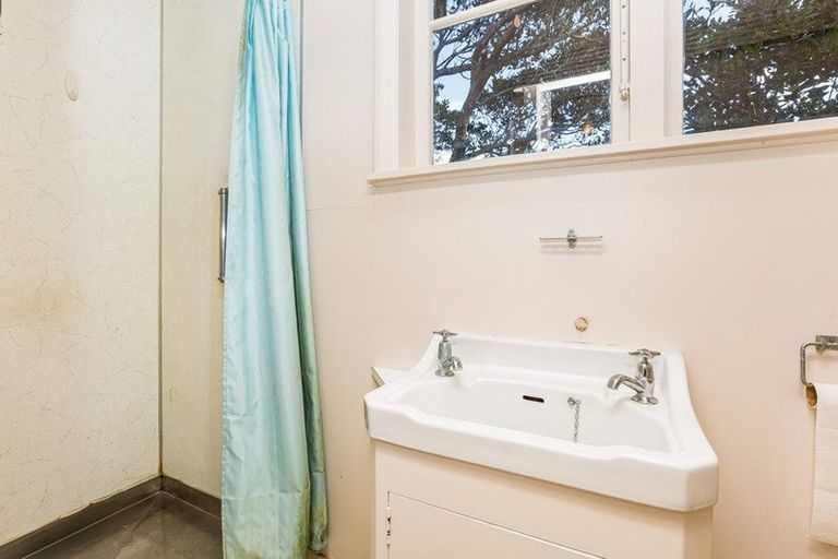 Photo of property in 131 Nevay Road, Miramar, Wellington, 6022