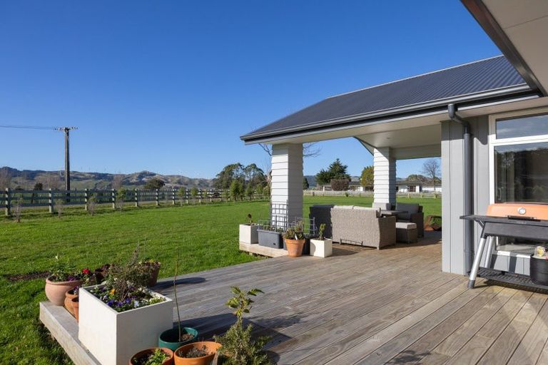 Photo of property in 1 Ashgrove Lane, Ashhurst, Palmerston North, 4470