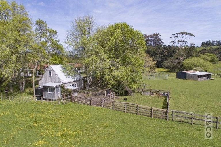 Photo of property in 10 Taha Road, Waimauku, 0881