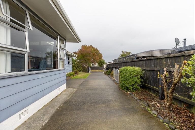 Photo of property in 19 Dunk Place, Milson, Palmerston North, 4414