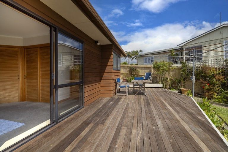 Photo of property in 1/72 Deep Creek Road, Torbay, Auckland, 0630