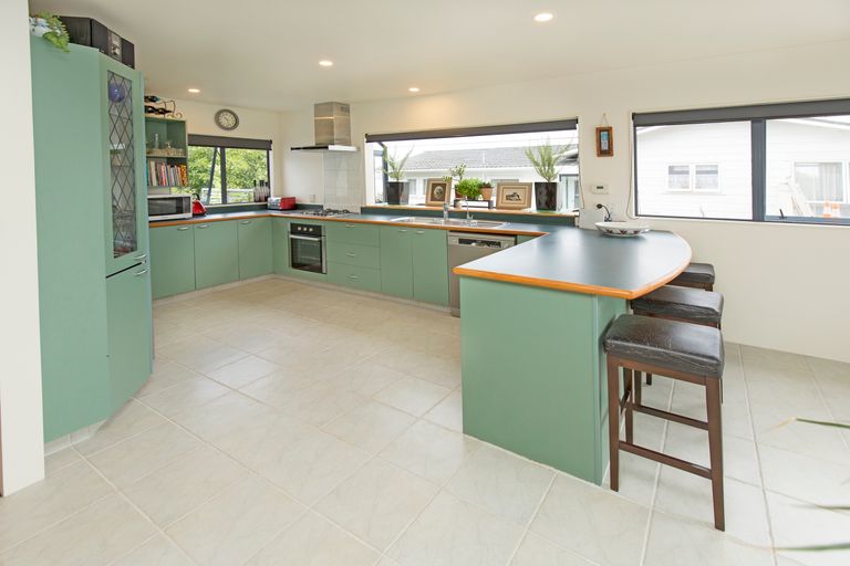 Photo of property in 62 Stanmore Bay Road, Stanmore Bay, Whangaparaoa, 0932