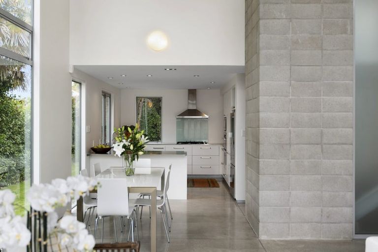 Photo of property in 60 Aikmans Road, Merivale, Christchurch, 8014