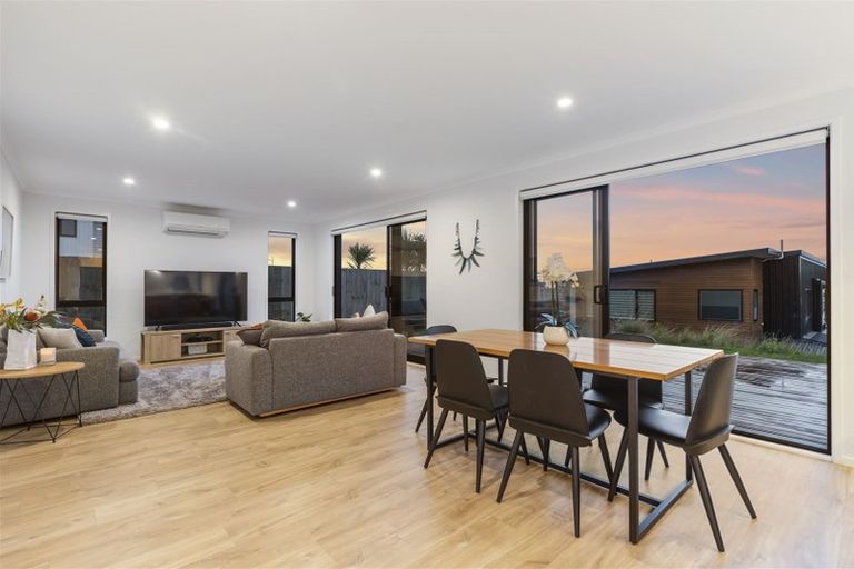 Photo of property in 9 Tawatawa Street, Long Bay, Auckland, 0630