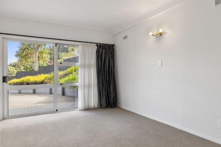 Photo of property in 32 Tremaine Avenue, Two Mile Bay, Taupo, 3330