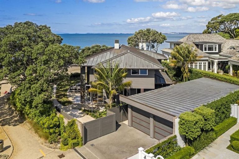 Photo of property in 25 Huntly Road, Campbells Bay, Auckland, 0630