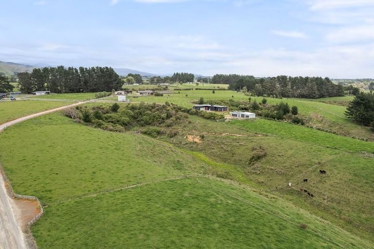 Photo of property in 42 Serenity Lane, Koputaroa, Shannon, 5571