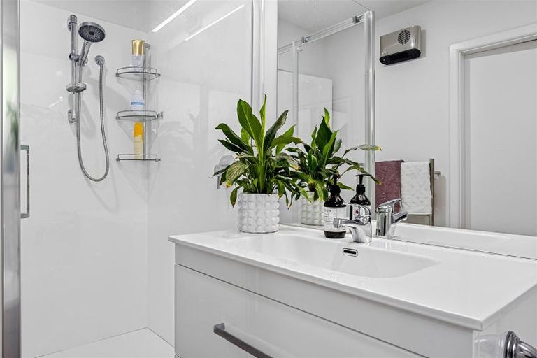 Photo of property in 122 Aorangi Road, Bryndwr, Christchurch, 8053