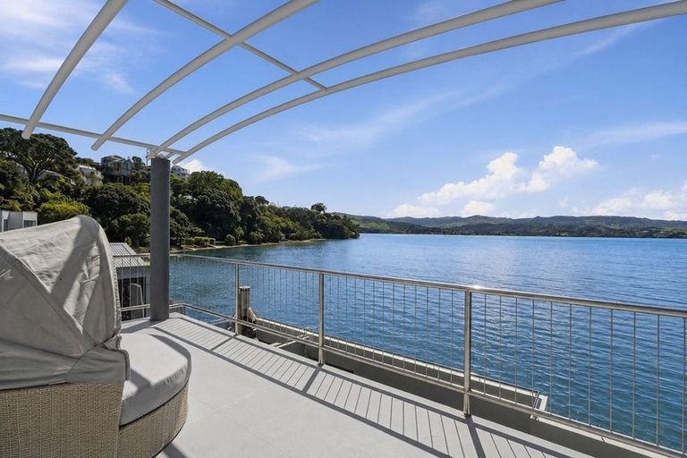 Photo of property in 85 Paremata Road, Paremata, Porirua, 5024