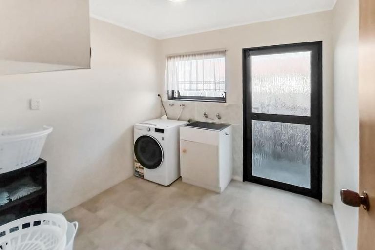 Photo of property in 122 Tait Drive, Greenmeadows, Napier, 4112