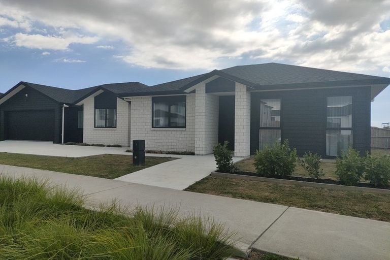 Photo of property in 2 Lavey Road, Flat Bush, Auckland, 2019