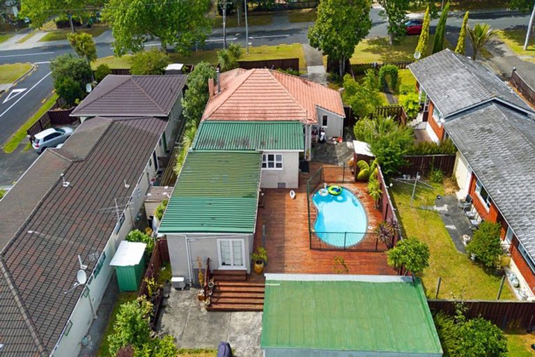 Photo of property in 17 Seabrook Avenue, New Lynn, Auckland, 0600