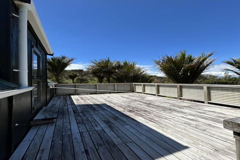 Photo of property in 58 Rauhuia Crescent, Parau, Auckland, 0604