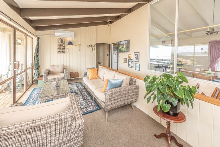 Photo of property in 4 Kapiti Terrace, Castlecliff, Whanganui, 4501