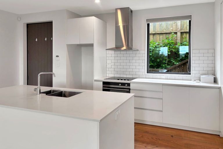 Photo of property in 62 Spenmoor Street, Newlands, Wellington, 6037